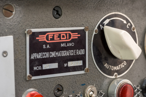 Projecteur : plaque signalétique sur le module de commande. © Région Bourgogne-Franche-Comté, Inventaire du patrimoine