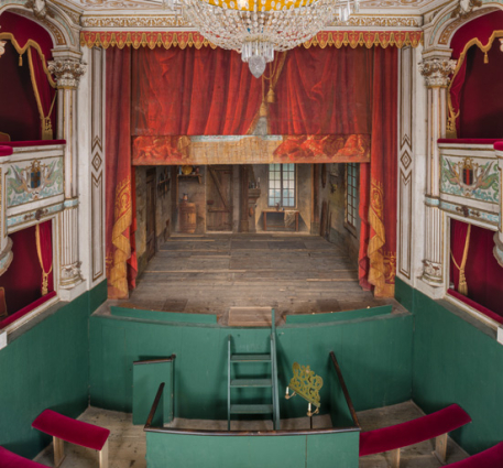 Salle, vue vers la scène depuis le balcon. © Région Bourgogne-Franche-Comté, Inventaire du patrimoine