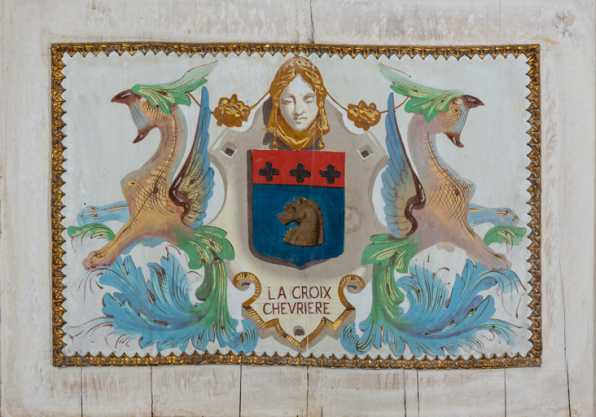 Garde-corps : armoiries de la famille de La Croix Chevrière. © Région Bourgogne-Franche-Comté, Inventaire du patrimoine