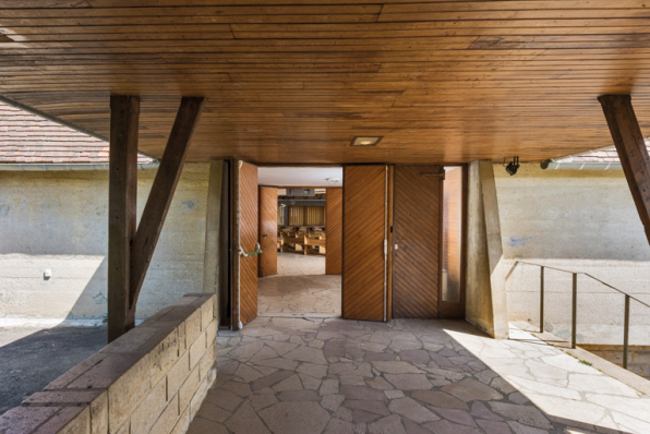 Entrée de l'église. Vue sous le porche.  © Région Bourgogne-Franche-Comté, Inventaire du patrimoine