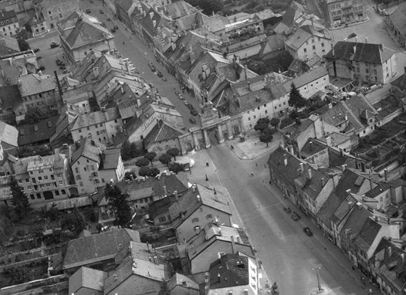 Rue de la République, rue du Faubourg Saint-Pierre, porte Saint-Pierre en 1956 © Région Bourgogne-Franche-Comté, Inventaire du patrimoine