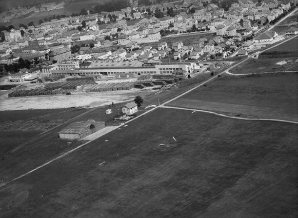 Le terrain d'aviation et les quartiers environnant en 1956. © Région Bourgogne-Franche-Comté, Inventaire du patrimoine