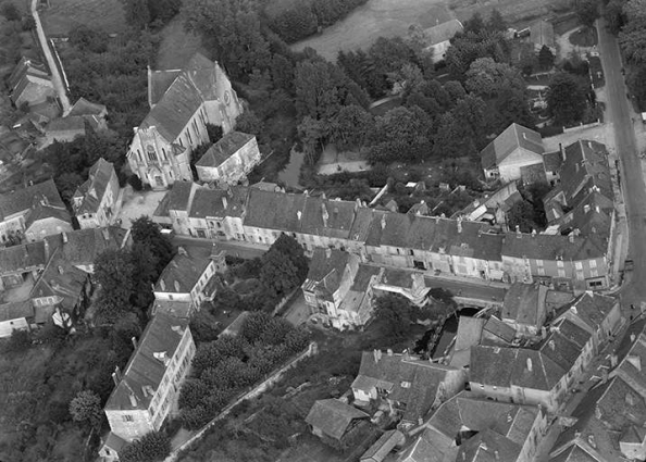 Vue aérienne en 1956. © Région Bourgogne-Franche-Comté, Inventaire du patrimoine