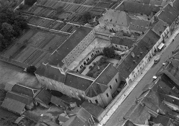 Vue aérienne en 1956.  © Région Bourgogne-Franche-Comté, Inventaire du patrimoine