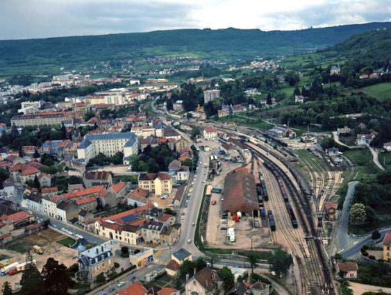 Vue aérienne en 1967 (la gare et le boulevard Gambetta. © Région Bourgogne-Franche-Comté, Inventaire du patrimoine