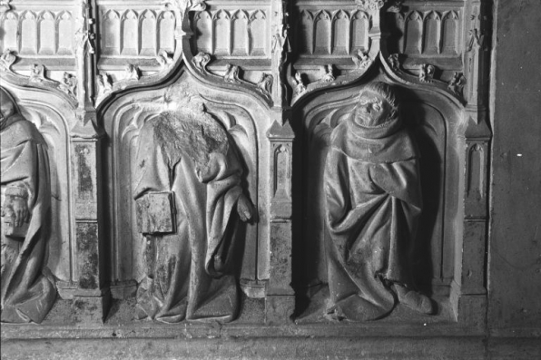 Détail d'une face du tombeau. © Région Bourgogne-Franche-Comté, Inventaire du patrimoine