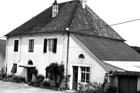 Vue de trois quarts droit. © Région Bourgogne-Franche-Comté, Inventaire du patrimoine