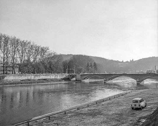 Pont vu depuis le quai Veil Picard. © Région Bourgogne-Franche-Comté, Inventaire du patrimoine