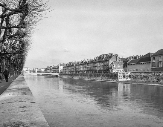 Quai Vauban vu depuis le quai Veil-Picard. © Région Bourgogne-Franche-Comté, Inventaire du patrimoine