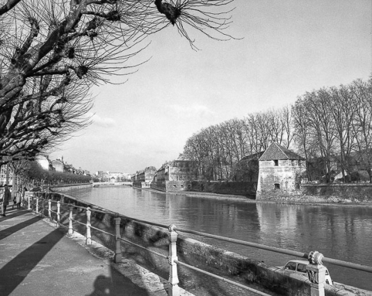 Les quais et le bastion. © Région Bourgogne-Franche-Comté, Inventaire du patrimoine