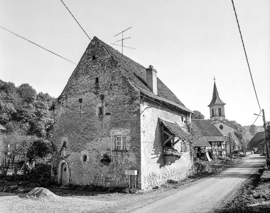 Face antérieure et face latérale droite. © Région Bourgogne-Franche-Comté, Inventaire du patrimoine