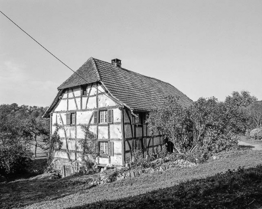 Face antérieure et face latérale gauche. © Région Bourgogne-Franche-Comté, Inventaire du patrimoine