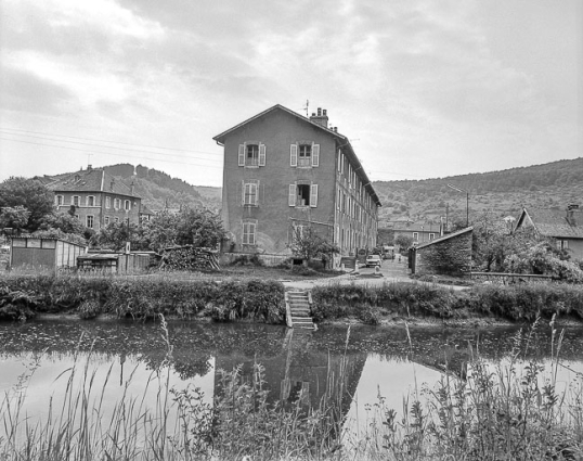 Vue du logement ouvrier situé face à l'usine. © Région Bourgogne-Franche-Comté, Inventaire du patrimoine