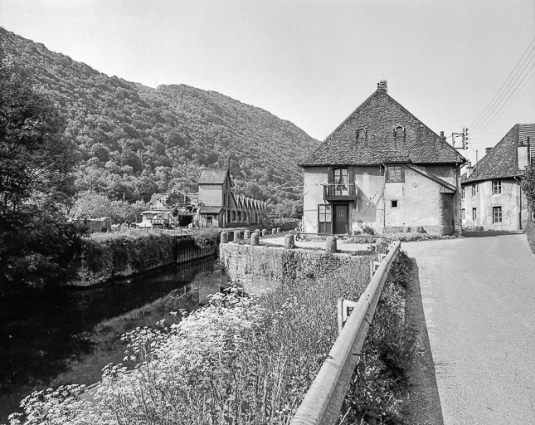 L'usine et le canal. © Région Bourgogne-Franche-Comté, Inventaire du patrimoine