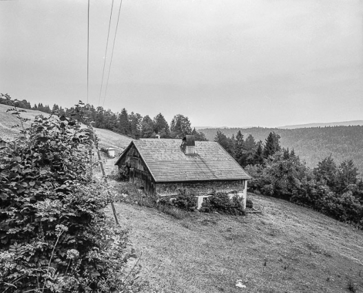 Ferme située au lieu-dit La Lavenne, cadastrée C3 358 : vue d'ensemble. © Région Bourgogne-Franche-Comté, Inventaire du patrimoine