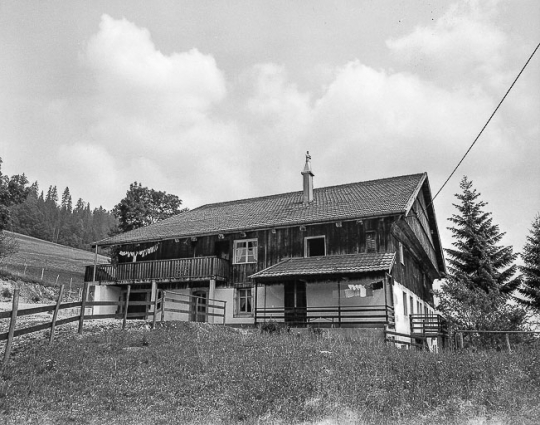 Ferme située au lieu-dit Les Jeanjacquots, cadastrée ZB 22 : vue d'ensemble. © Région Bourgogne-Franche-Comté, Inventaire du patrimoine