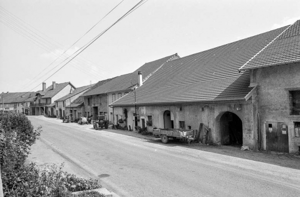 Vue générale de la Grande Rue. © Région Bourgogne-Franche-Comté, Inventaire du patrimoine