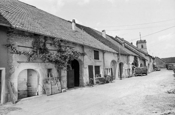 Vue générale de la Grande Rue. © Région Bourgogne-Franche-Comté, Inventaire du patrimoine