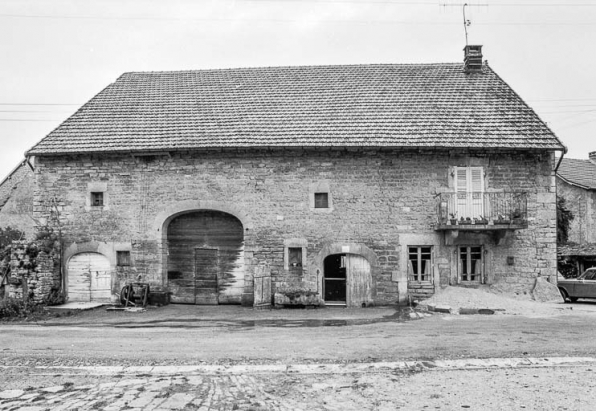Façade antérieure en 1976. © Région Bourgogne-Franche-Comté, Inventaire du patrimoine