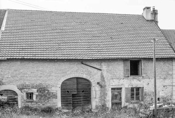Détail : porte de l'étable. © Région Bourgogne-Franche-Comté, Inventaire du patrimoine