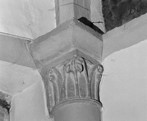 Intérieur : nef, 1er chapiteau gauche. © Région Bourgogne-Franche-Comté, Inventaire du patrimoine