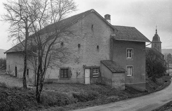 Côté latéral avec four. © Région Bourgogne-Franche-Comté, Inventaire du patrimoine Côté latéral avec four. © Région Bourgogne-Franche-Comté, Inventaire du patrimoine