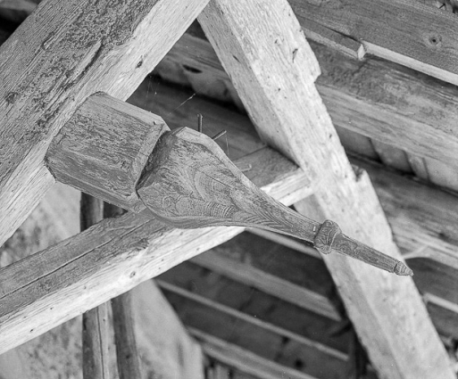 Extrémité d'arbalétriers sculptés. © Région Bourgogne-Franche-Comté, Inventaire du patrimoine