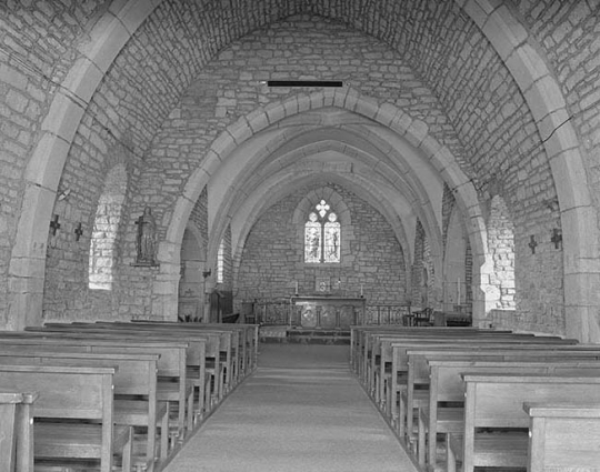 Intérieur : nef et choeur vus depuis l'entrée. © Région Bourgogne-Franche-Comté, Inventaire du patrimoine