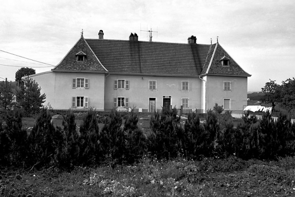 Façade de la partie d'habitation traitée en façade de "château". © Région Bourgogne-Franche-Comté, Inventaire du patrimoine