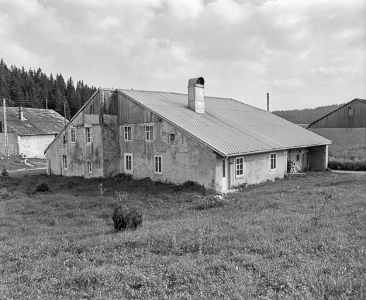 Façades postérieure et latérale droite. © Région Bourgogne-Franche-Comté, Inventaire du patrimoine