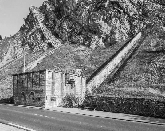 Vue d'ensemble, avec le mur. © Région Bourgogne-Franche-Comté, Inventaire du patrimoine