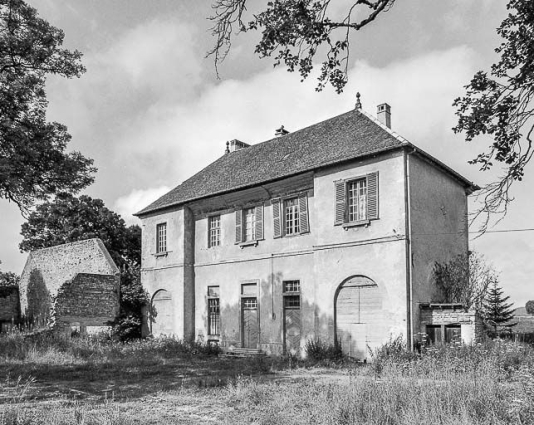 Façade sur rue. Vue de trois quarts. © Région Bourgogne-Franche-Comté, Inventaire du patrimoine