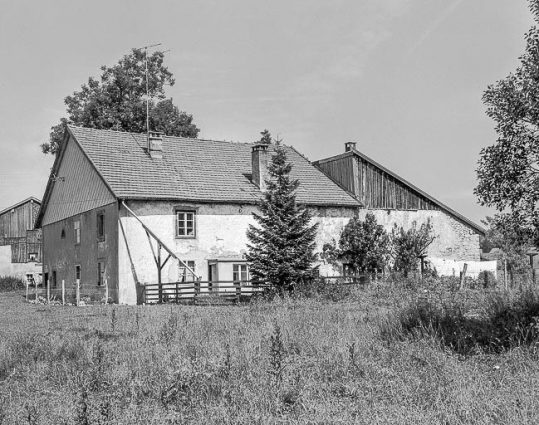 Ferme mitoyenne dont une moitié a été "retournée". © Région Bourgogne-Franche-Comté, Inventaire du patrimoine