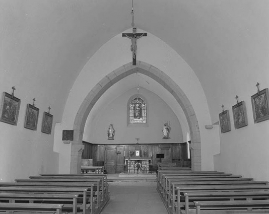 Intérieur : nef et choeur vus depuis l'entrée. © Région Bourgogne-Franche-Comté, Inventaire du patrimoine