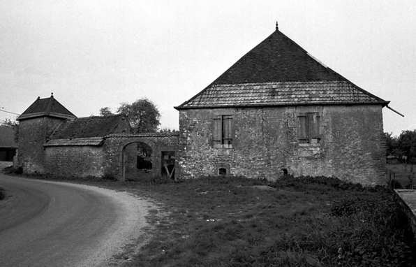 Vue d'ensemble depuis la rue. © Région Bourgogne-Franche-Comté, Inventaire du patrimoine