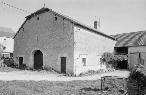 Ferme cadastrée 1960 A2 238, située rue des Prés : partie agricole. © Région Bourgogne-Franche-Comté, Inventaire du patrimoine