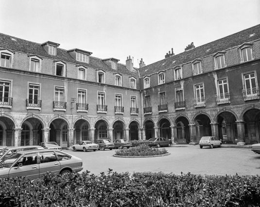 Façades sur cour. © Région Bourgogne-Franche-Comté, Inventaire du Patrimoine