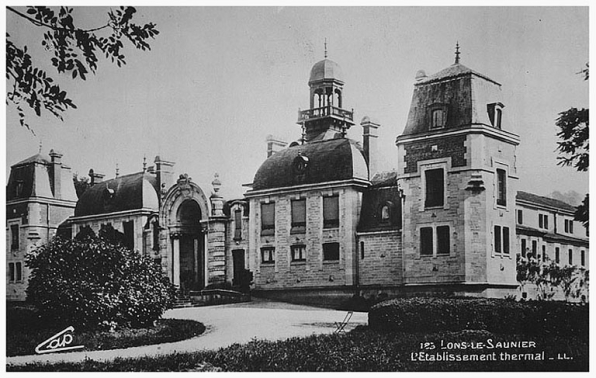 Façade antérieure. Carte postale légendée " Lons-le-Saunier. L'Etablissement thermal ", s.d. [1ère moitié 20e siècle]. © Région Bourgogne-Franche-Comté, Inventaire du patrimoine