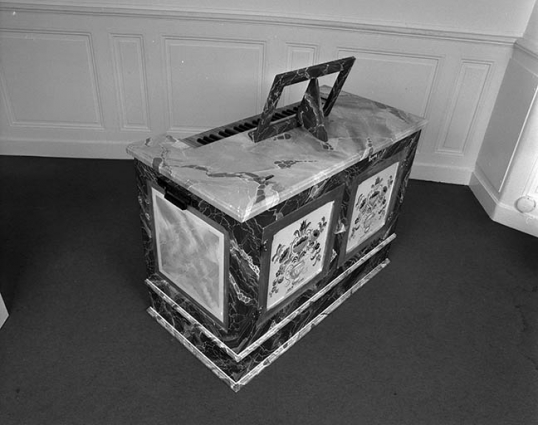 Orgue de choeur, vue plongeante, de trois quarts gauche. © Région Bourgogne-Franche-Comté, Inventaire du patrimoine