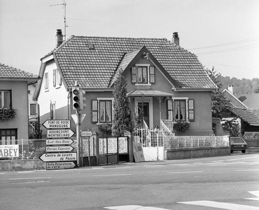Vue d'ensemble, de trois quarts gauche. © Région Bourgogne-Franche-Comté, Inventaire du patrimoine