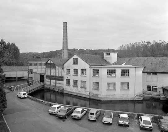 Constructions le long du canal ; façades ouest, vue de trois quarts. © Région Bourgogne-Franche-Comté, Inventaire du patrimoine