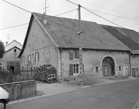 Façades antérieure et latérale droite. © Région Bourgogne-Franche-Comté, Inventaire du patrimoine