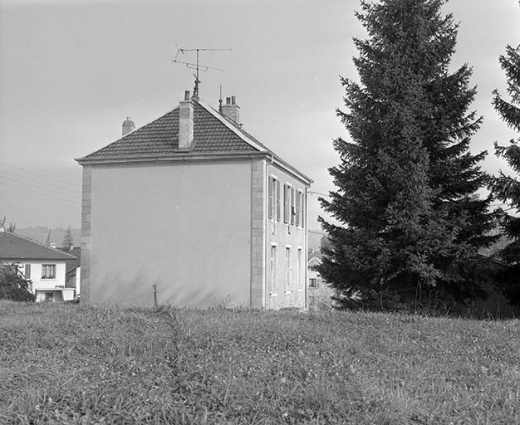 Façade postérieure et façade latérale gauche. © Région Bourgogne-Franche-Comté, Inventaire du patrimoine