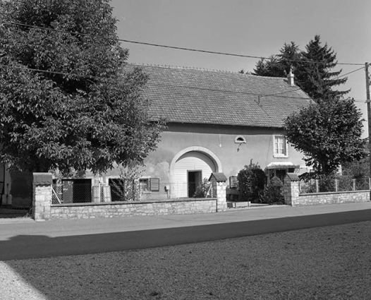 Façade antérieure, vue de trois quarts gauche. © Région Bourgogne-Franche-Comté, Inventaire du patrimoine