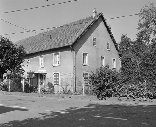 Façade antérieure et façade latérale droite. © Région Bourgogne-Franche-Comté, Inventaire du patrimoine