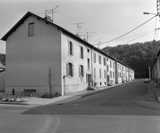 Vue d'ensemble des immeubles des parcelles 93 à 98. © Région Bourgogne-Franche-Comté, Inventaire du patrimoine