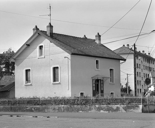 Façade antérieure et façade latérale gauche. © Région Bourgogne-Franche-Comté, Inventaire du patrimoine