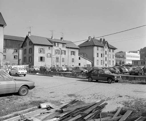 Vue générale ; façade postérieure de la première maison et du deuxième immeuble. © Région Bourgogne-Franche-Comté, Inventaire du patrimoine