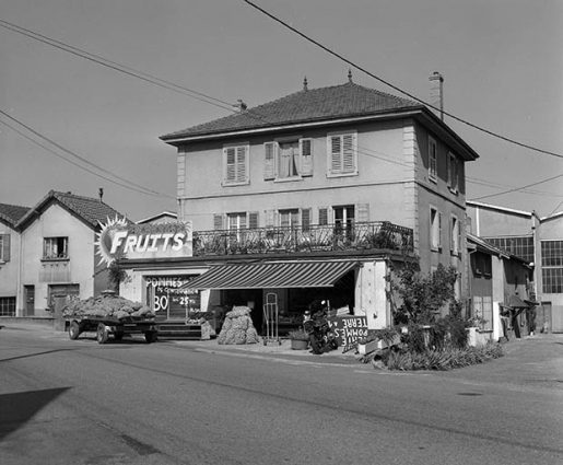 Façade antérieure et façade latérale droite. © Région Bourgogne-Franche-Comté, Inventaire du patrimoine