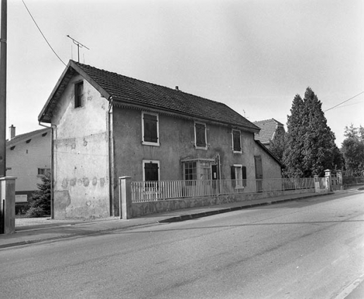Façade antérieure et façade latérale gauche. © Région Bourgogne-Franche-Comté, Inventaire du patrimoine